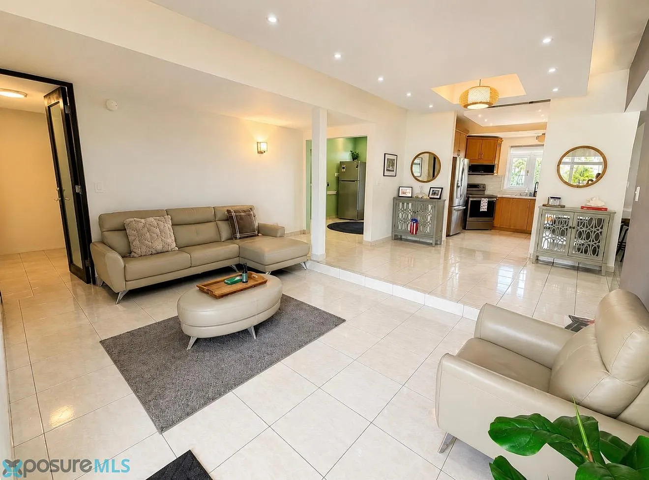 3 bed, 2.0 bath, 2500 sqft, $4,450 — Photo 4