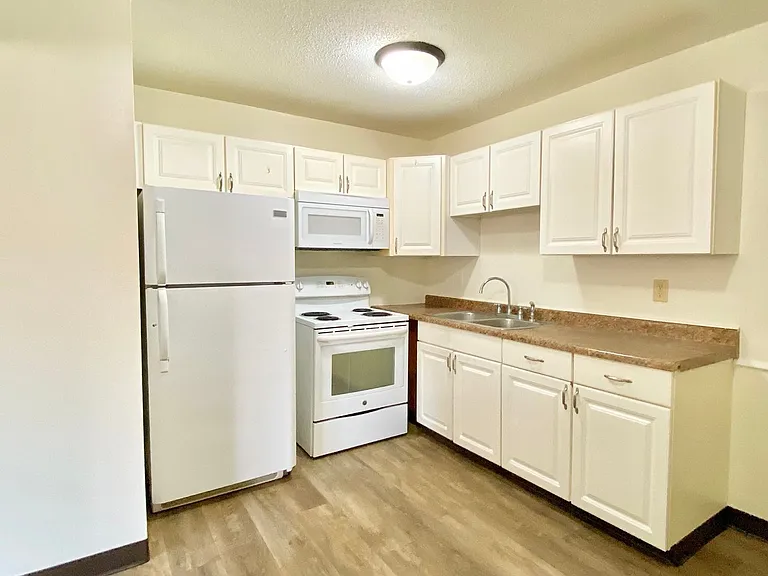 3927 W Broadway Ave — Photo 9