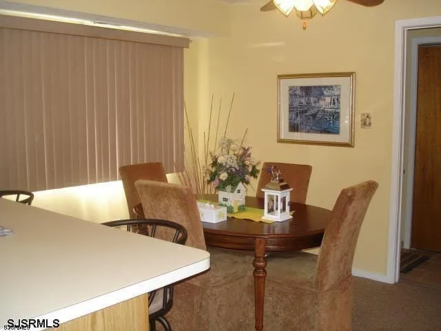426 Canterbury Ct — Photo 7