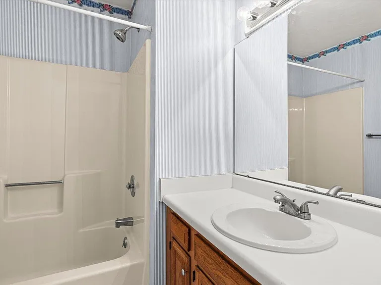 3555 Londonderry Ln — Photo 15