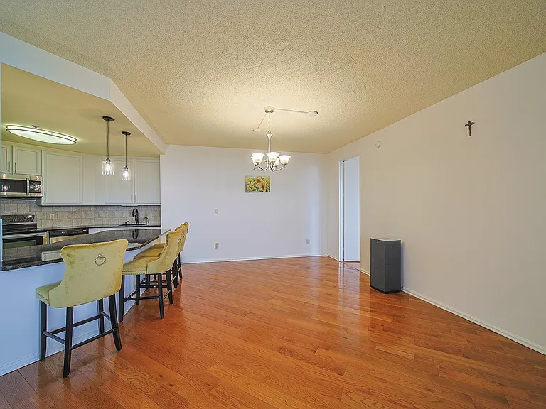100 Carlyle Dr #16ES — Photo 6