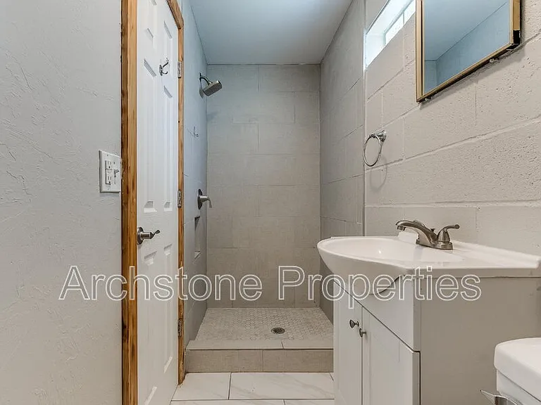 2006 NW 26th St #1/2-B — Photo 24