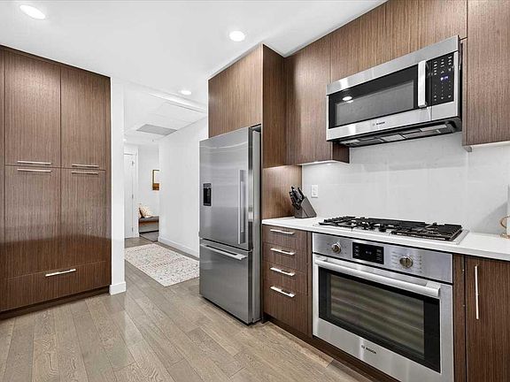 4th image of 88 9th St NE #304