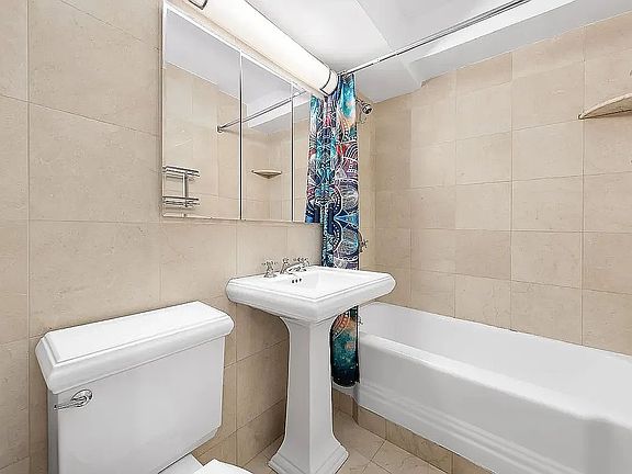 5th image of 200 E 27th St APT 16F