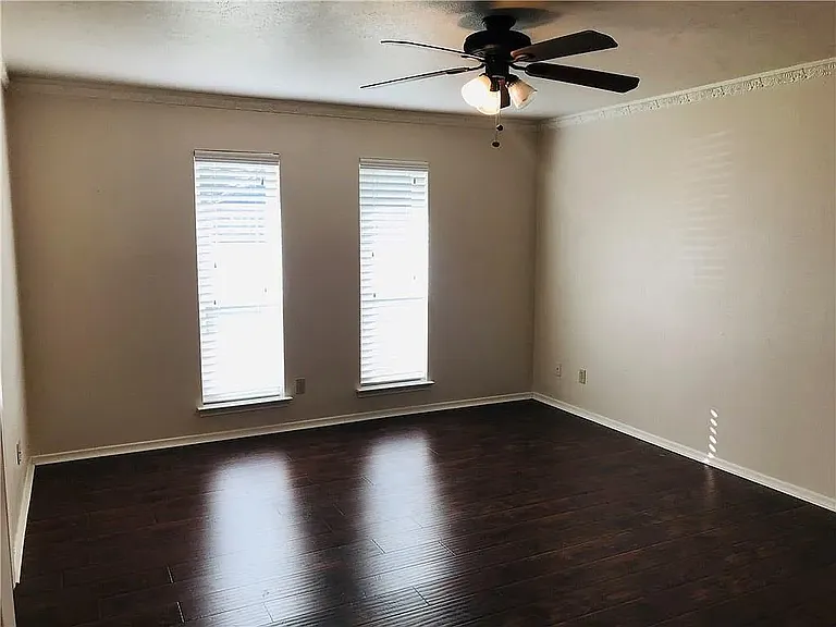 7623 Wellcrest Dr — Photo 9