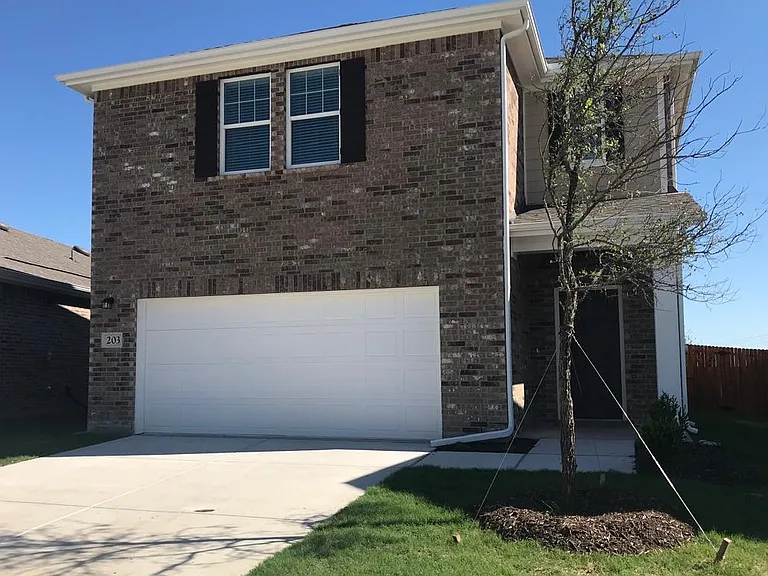 203 Bradford Dr — Photo 1