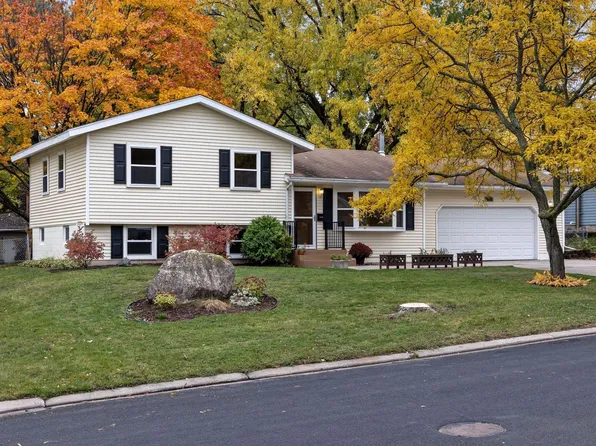 3764 Independence Ave N, New Hope, MN 55427