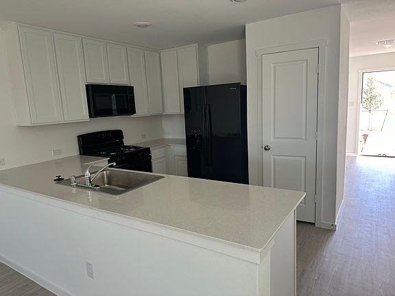 3rd image of 4021 Equestrian Dr