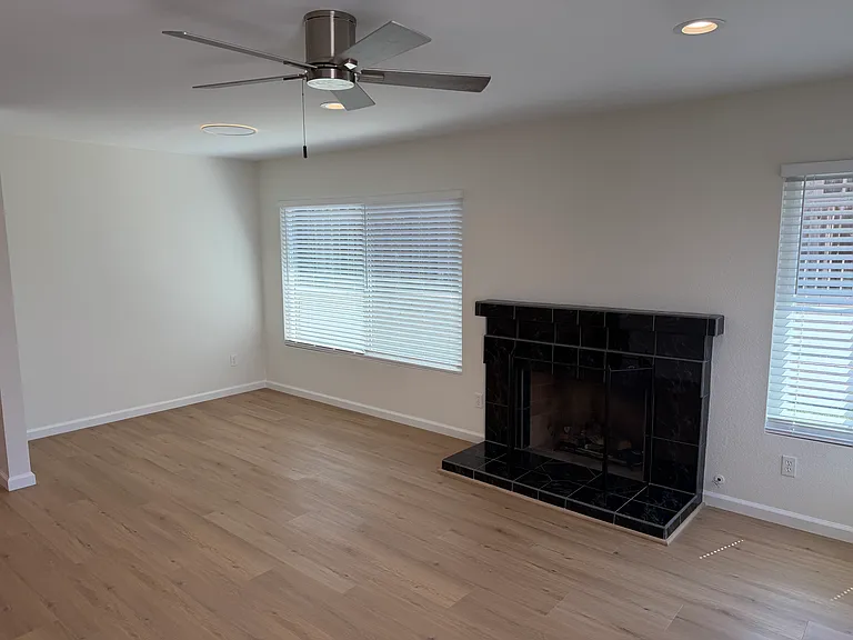 2183 Fowler Dr — Photo 4
