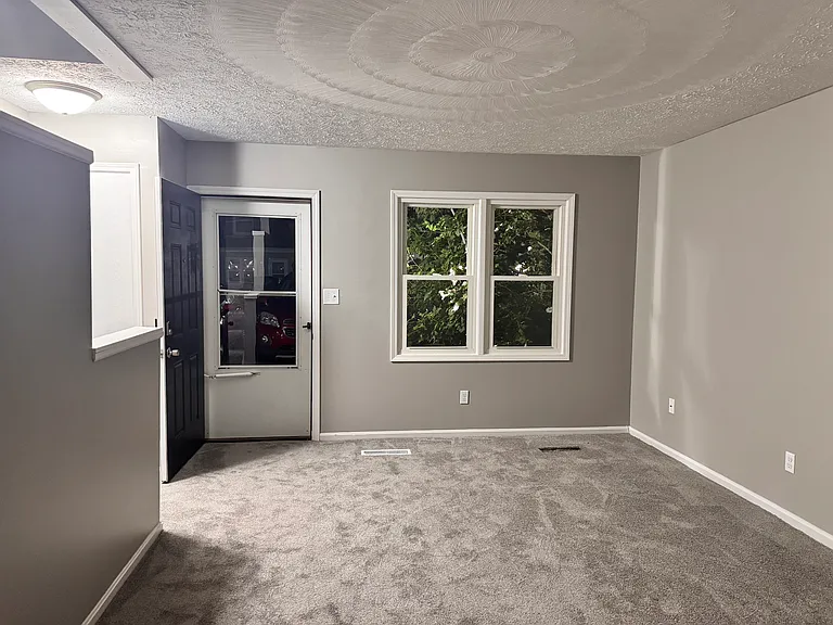 56 E Lindbergh Ave — Photo 2