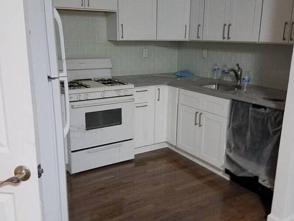 4th image of 463 King Ave