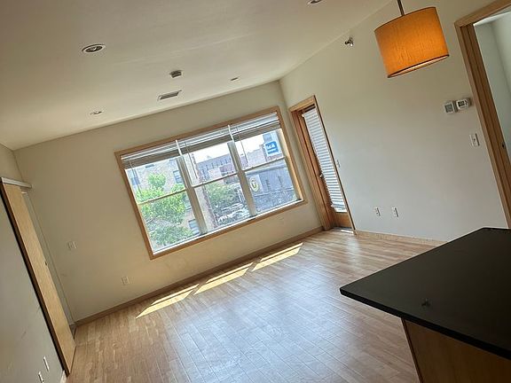 4th image of 408 Roberts St N #410