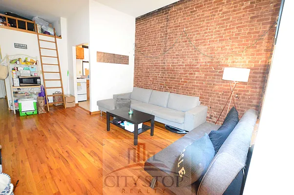 Rented by City Stop Realty | media 6