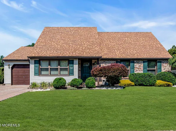 18 Laurel Crest Drive, Howell, NJ 07731