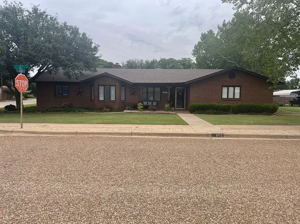 902 W 6th St, Idalou, TX 79329