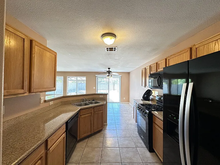 4711 Thackerville Ave — Photo 7
