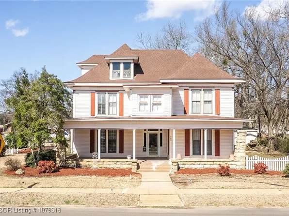 100 E Commercial St, Ozark, AR 72949