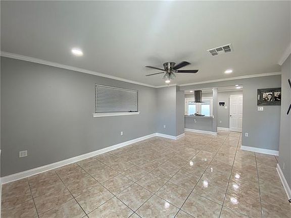 4th image of 822 E Crystal Ct
