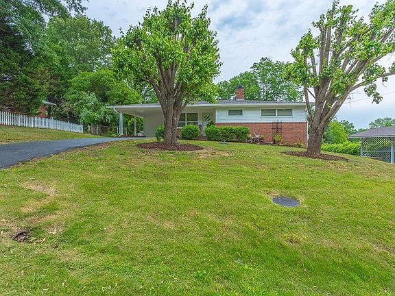 105 Clebourne Ave-2