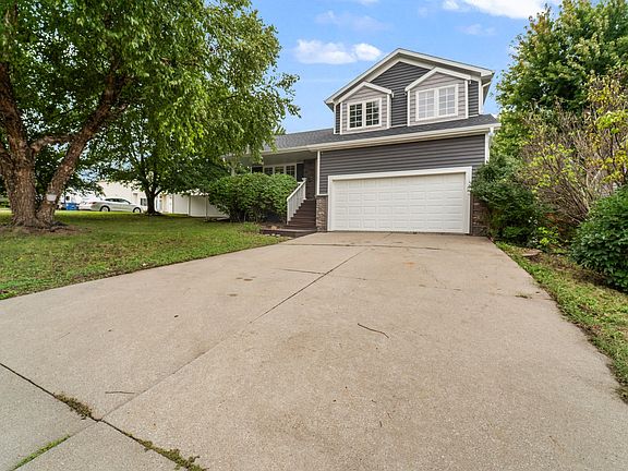 3rd image of 3000 E Diehl Ave