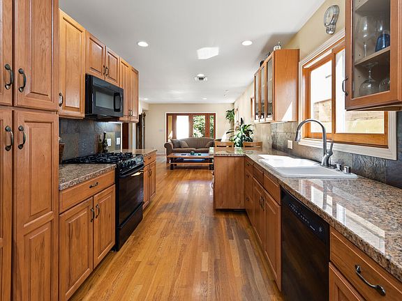 5th image of 3604 Redwood Ave