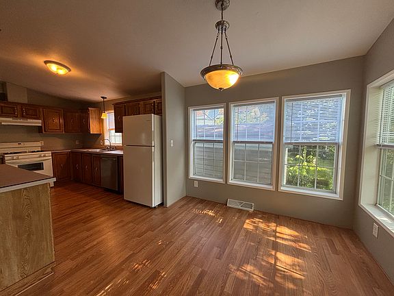 2nd image of 369 English Oak Ln #369