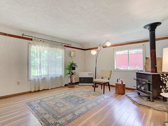 5th image of 19327 Brookside Ave