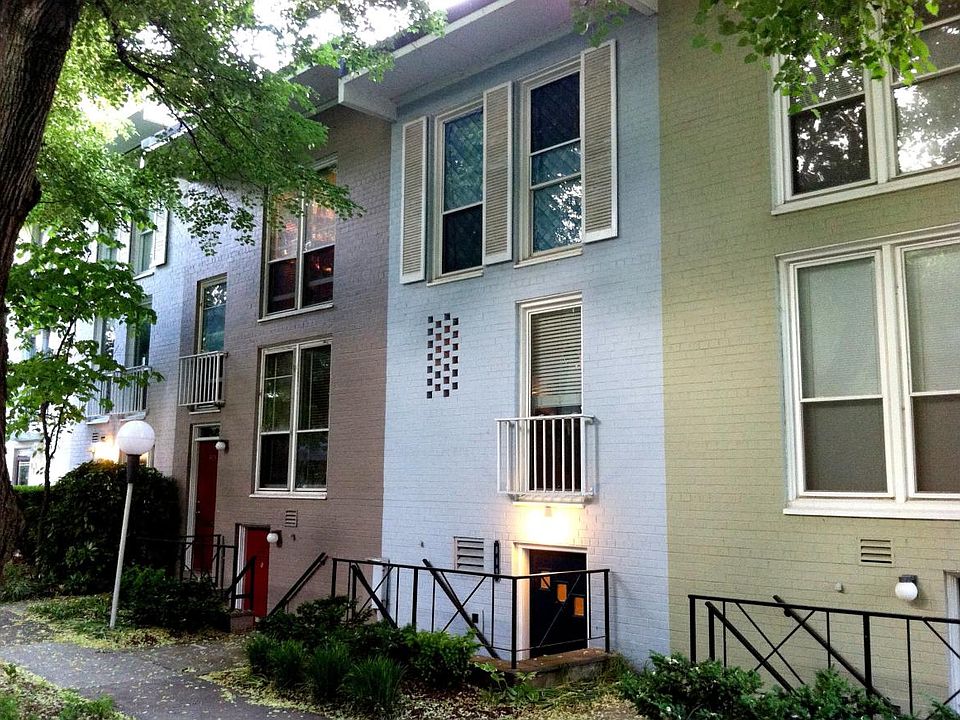 819 Delaware Ave SW (the blue one) - view from assigned park