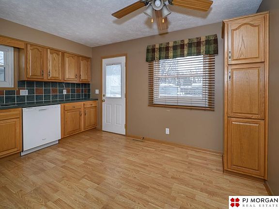 5th image of 217 E Glenmore Dr