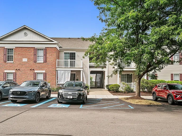 90 Berkley Manor Drive_29 3b2b Unit 1212