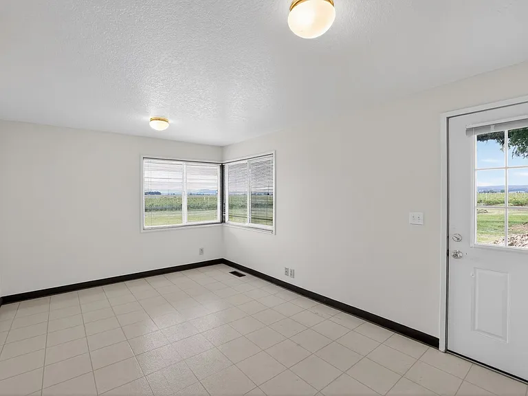 32303 NW Zion Church Rd — Photo 10