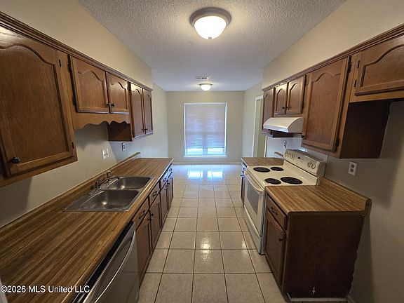 3rd image of 3560 Lakehurst Dr