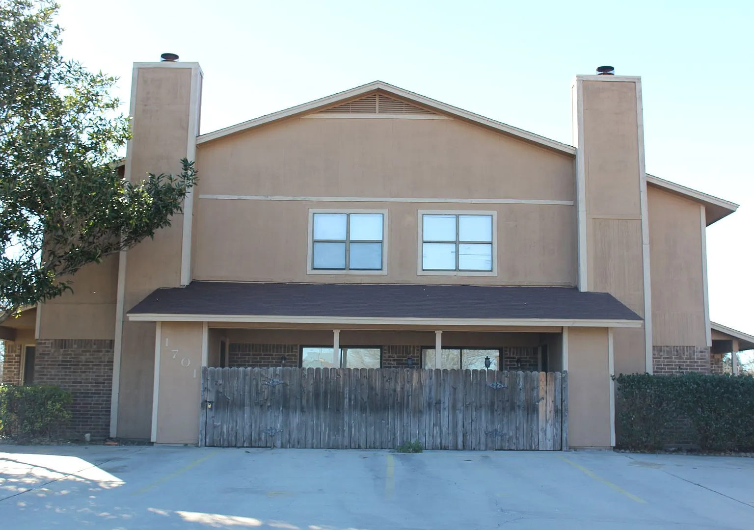 1701 Cedarview Circle — Photo 1