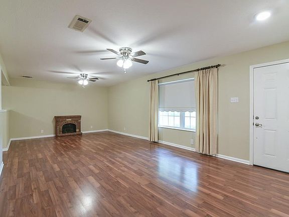 2nd image of 302 Katherine Ct
