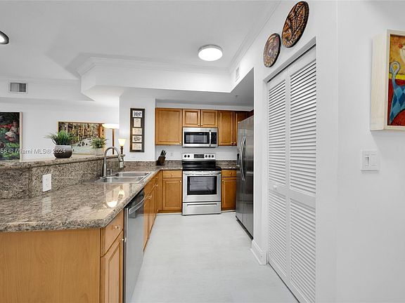 3rd image of 357 Almeria Ave APT 903
