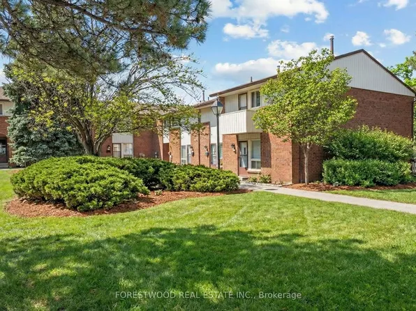 3665 Flamewood Dr #50, Mississauga, ON L4Y 3P5