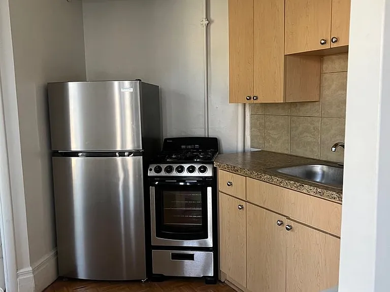 816 S State St — Photo 2