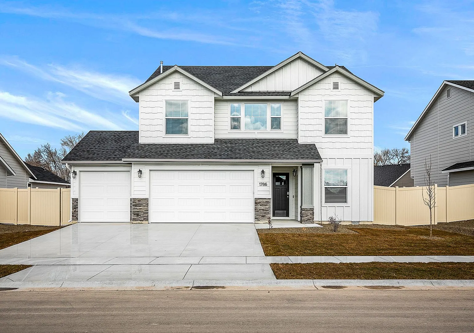 Beautiful & Spacious 2636sf Nampa Home W/3-Car Garage — Photo 1