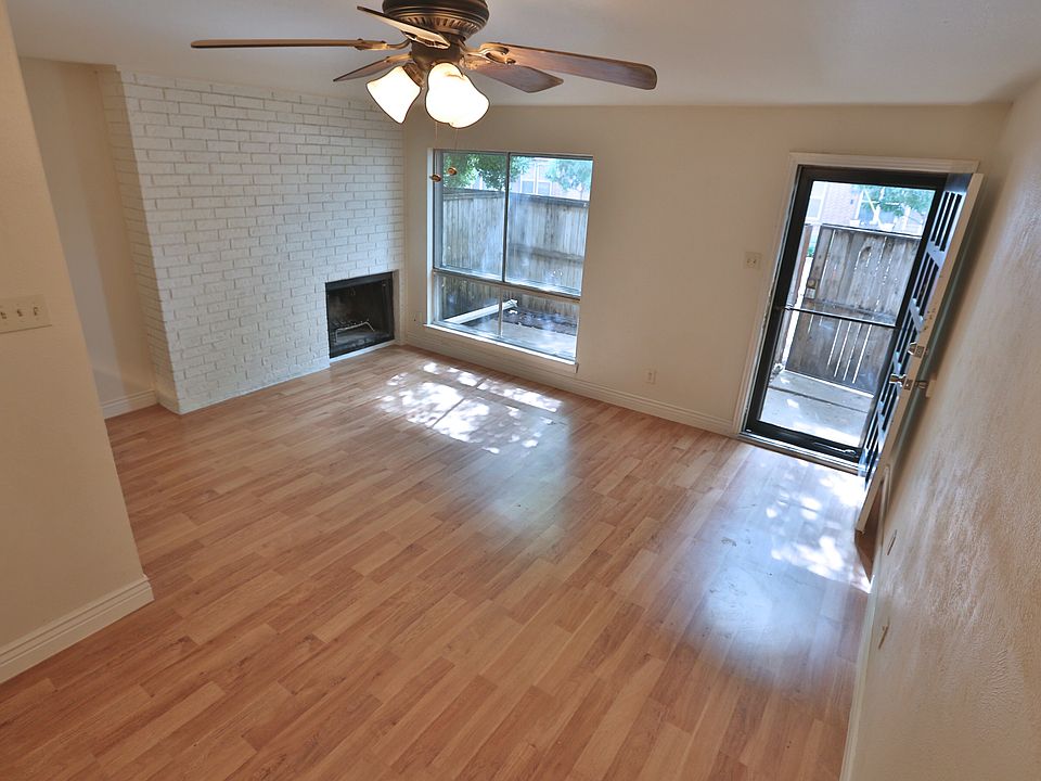 View of the living room and entrance to the apartment.