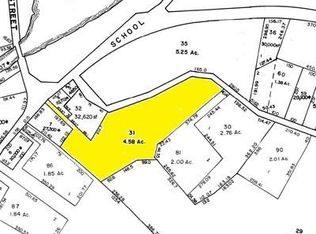 Quaker St, Northbridge, MA 01534