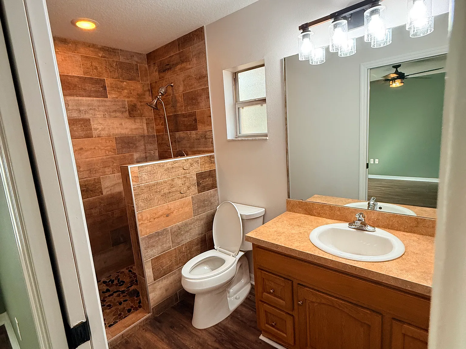 3 bed, 1405 sqft, $1,700 — Photo 2