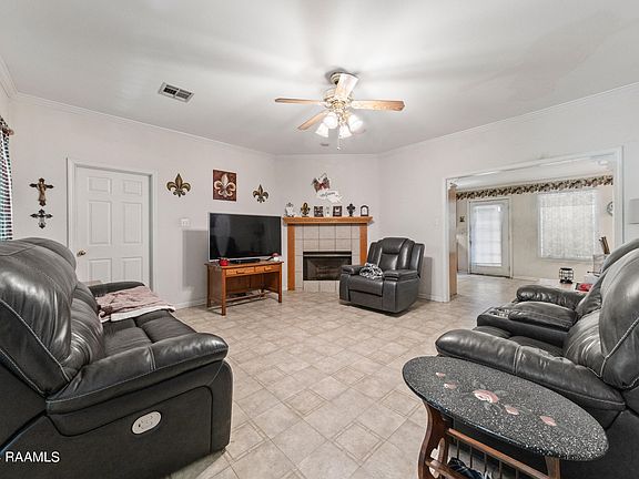 3rd image of 208 Marigold Dr
