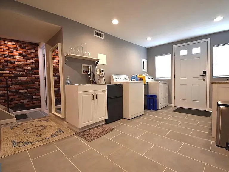 8018 Chelwynde Ave — Photo 16