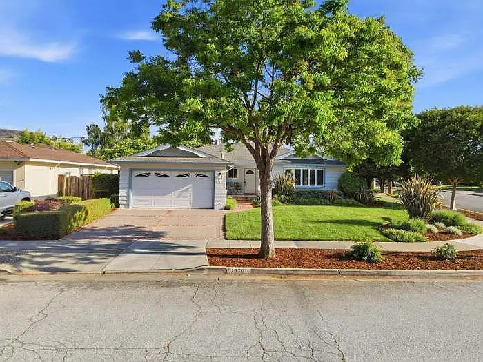 1670 Andalusia Way — Photo 2