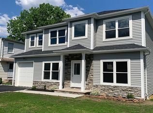 202 North Ln, Clark, NJ 07066