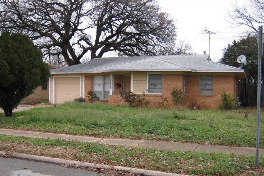 1st image of 305 Jenny Kay Ln
