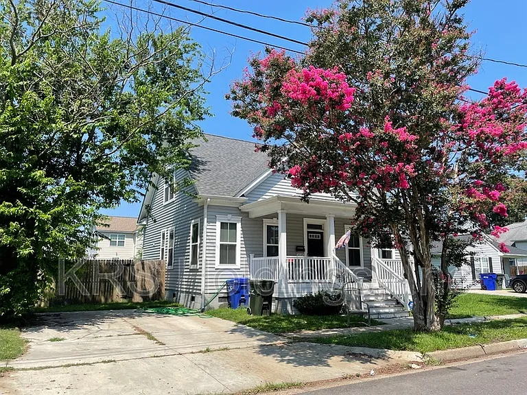 1333 Reservoir Ave — Photo 1