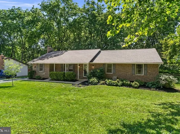 6421 Locust Ln, Sykesville, MD 21784