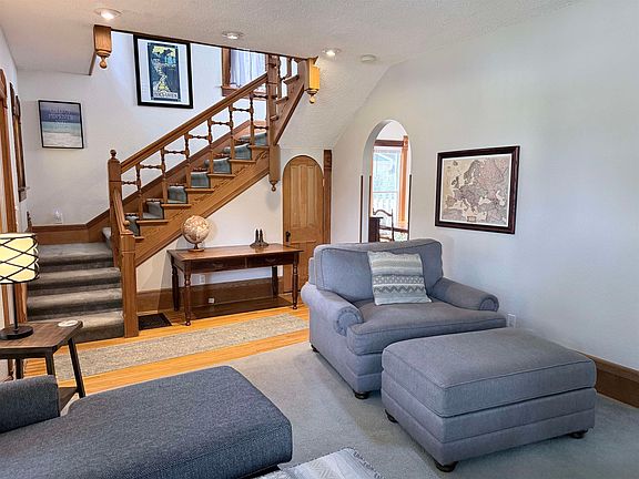 4th image of 1228 W Lincoln Blvd