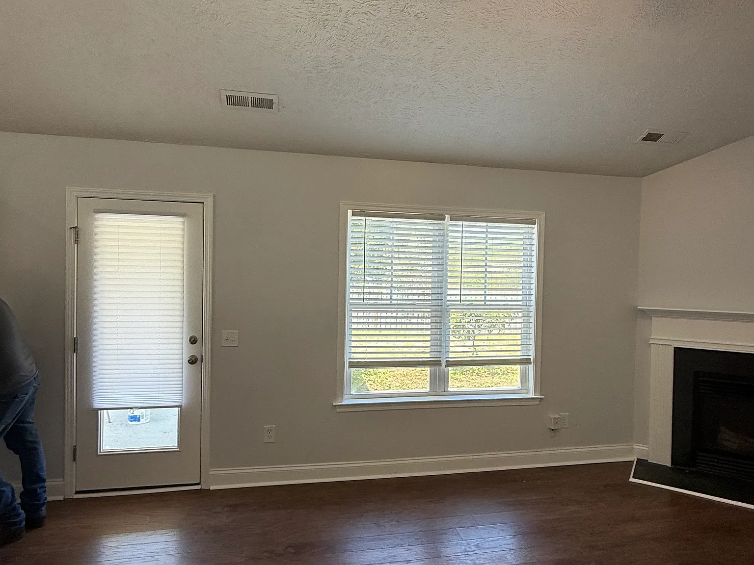 3 bed, 1312 sqft, $2,041 — Photo 3